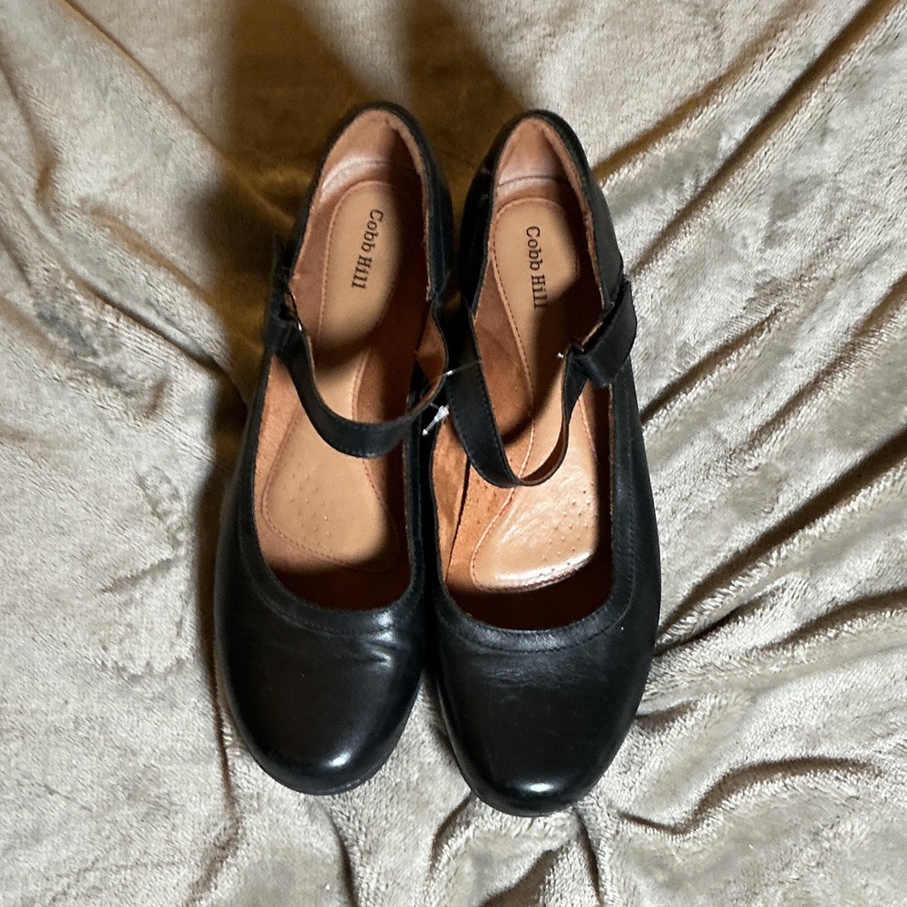 Cobb Hill by New Balance Black Leather Mary Jane Flats • Comfort • Size 10